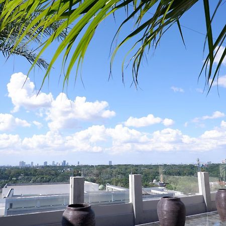 The Grantage Hotel & Sky Lounge Serpong Exteriör bild