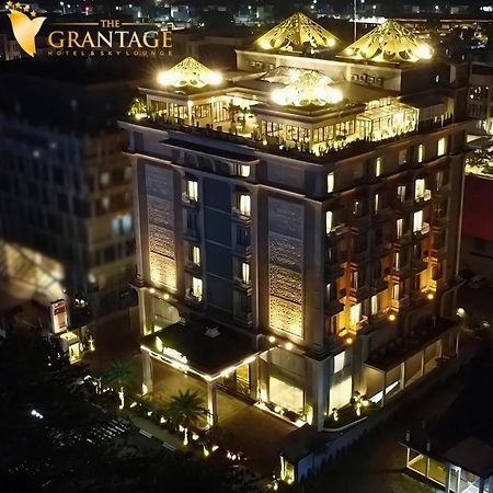 The Grantage Hotel & Sky Lounge Serpong Exteriör bild